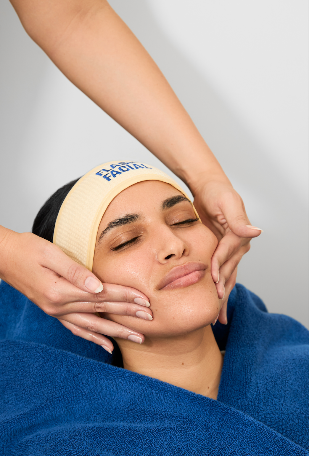 Client receiving a quick 15-minute Hydrafacial at Flash Facial in Dubai Hills Mall — AED 149 walk-in treatment, no booking required